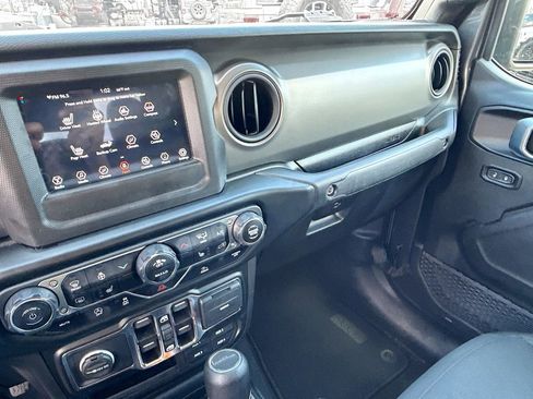 Used 2022 Jeep Gladiator Sport image 24