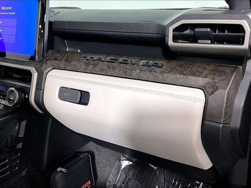 Used 2025 Toyota Tacoma Limited AWD/4WD image 16
