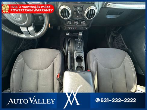 Used 2018 Jeep Wrangler Unlimited Sahara w/ Connectivity Group AWD/4WD image 35