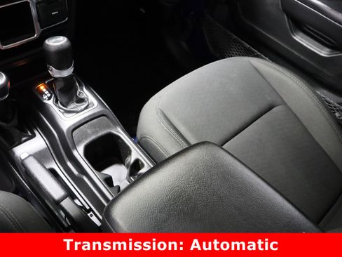 Used 2019 Jeep Wrangler Sport image 17