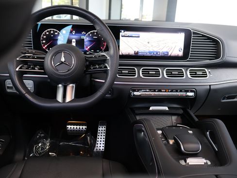 Used 2025 Mercedes-Benz GLS 450 4MATIC w/ AMG Line Exterior image 22