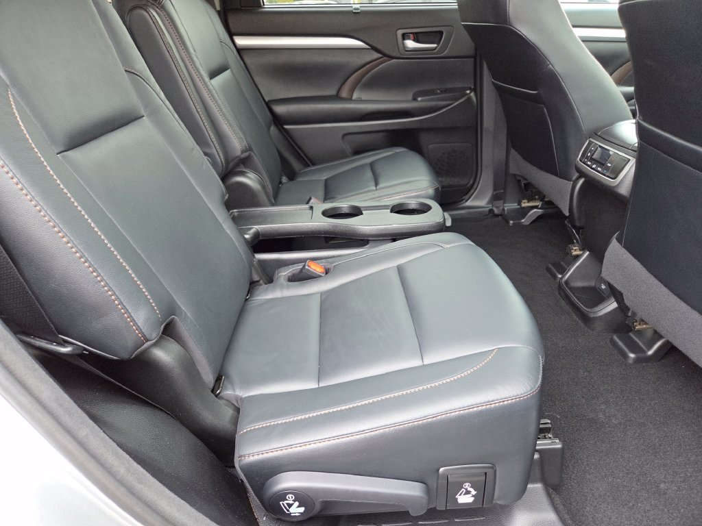 Used 2018 Toyota Highlander XLE AWD/4WD image 29