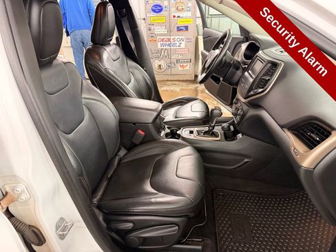 Used 2016 Jeep Cherokee Latitude w/ North All-Season Group image 31