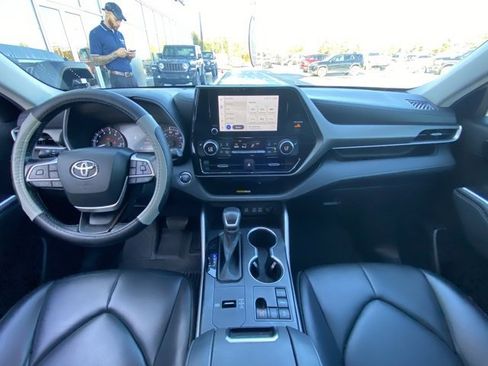 Used 2023 Toyota Highlander XSE image 14