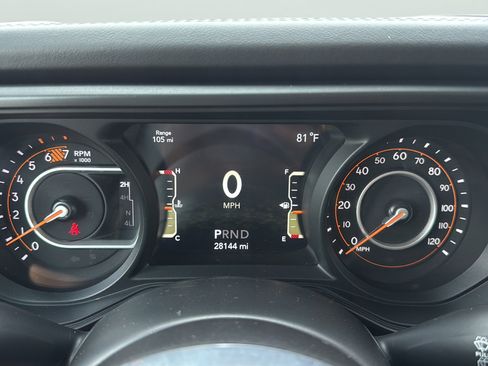 Used 2025 Jeep Wrangler Unlimited Sahara AWD/4WD image 21