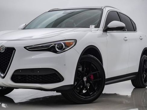 Used 2018 Alfa Romeo Stelvio Ti AWD/4WD image 2
