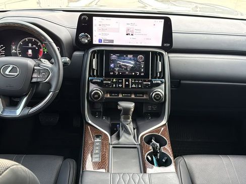 Used 2024 Lexus LX 600 4WD w/ Ultra Luxury Package image 21