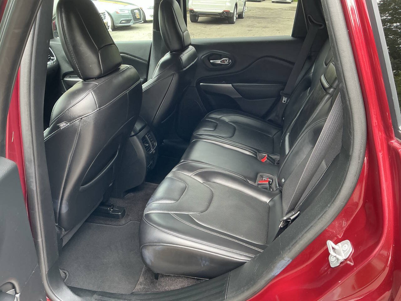 Used 2019 Jeep Cherokee Limited AWD/4WD image 30