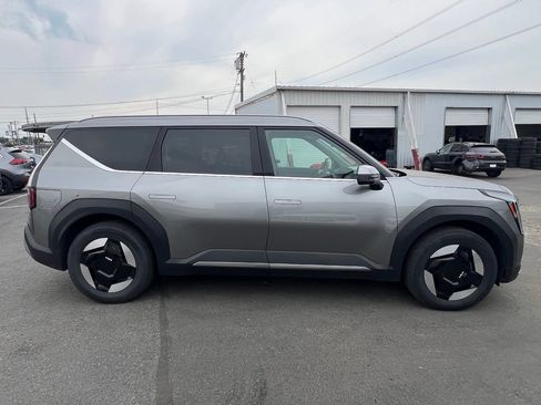 Used 2024 Kia EV9 Wind AWD/4WD image 8