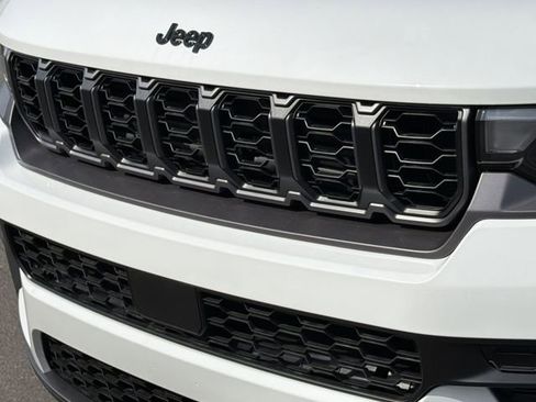 New 2026 Jeep Grand Cherokee Altitude image 16
