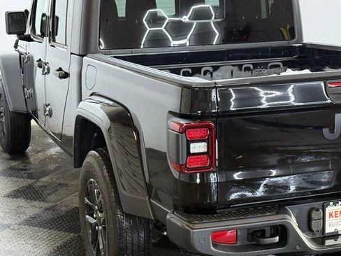 Used 2023 Jeep Gladiator Sport image 77