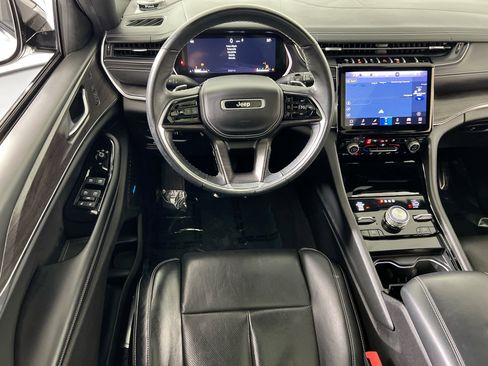 Used 2022 Jeep Grand Cherokee Overland w/ Luxury Tech Group IV image 23