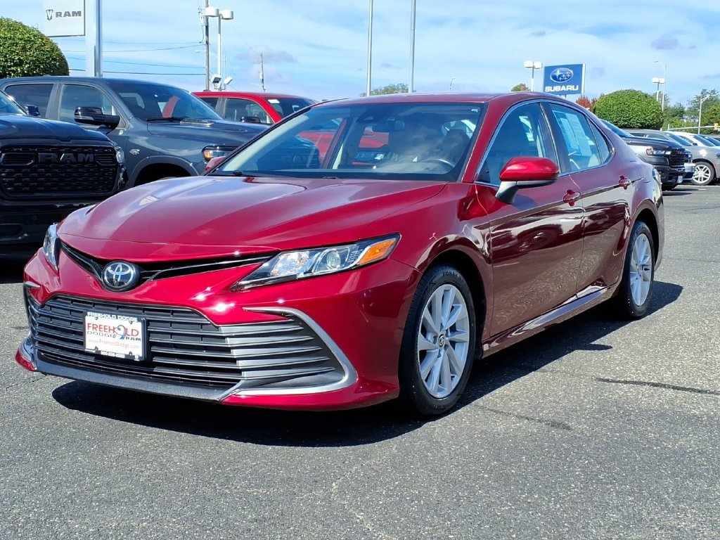 Used 2022 Toyota Camry LE FWD image 3