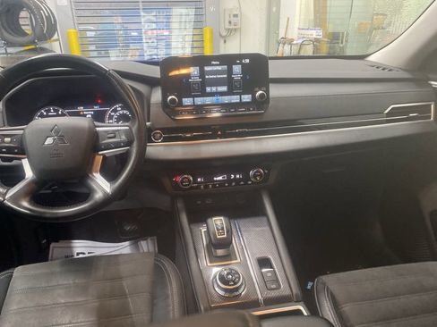 Used 2022 Mitsubishi Outlander SE image 18