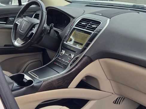 Used 2019 Lincoln Nautilus Select image 8