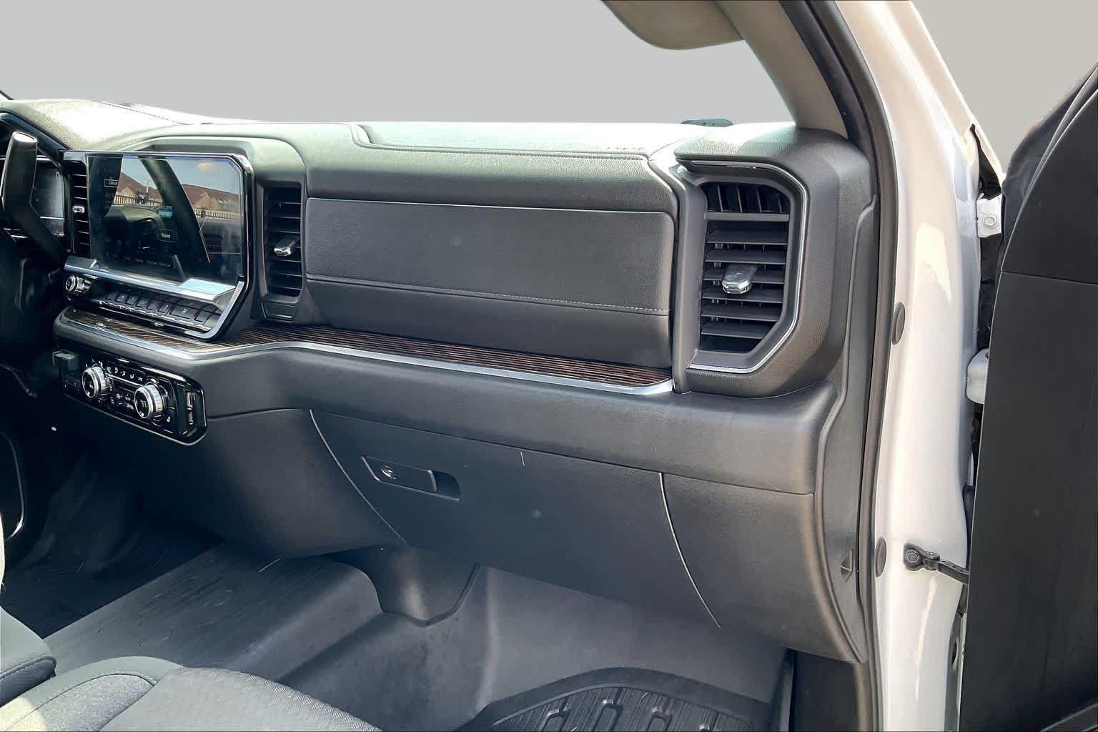 Used 2024 GMC Sierra 1500 Elevation w/ LPO, Elevation Black Package AWD/4WD image 17