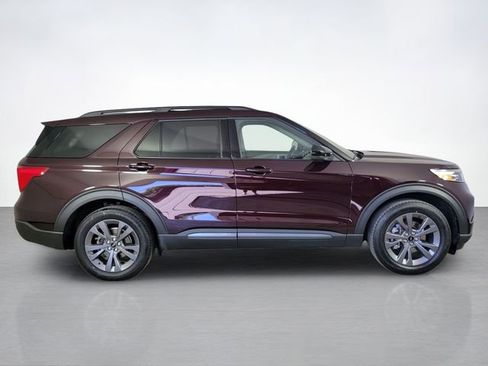 Used 2023 Ford Explorer XLT w/ Equipment Group 202A AWD/4WD image 2
