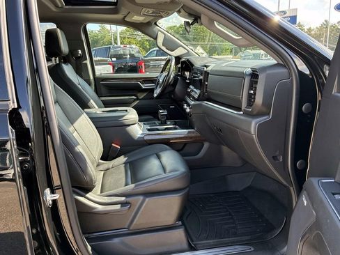 Used 2022 GMC Sierra 1500 Elevation w/ Elevation Premium Package AWD/4WD image 9