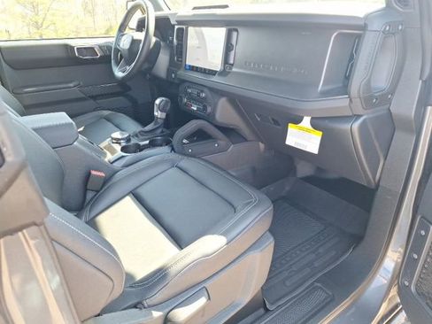 Used 2025 Ford Bronco Badlands image 23
