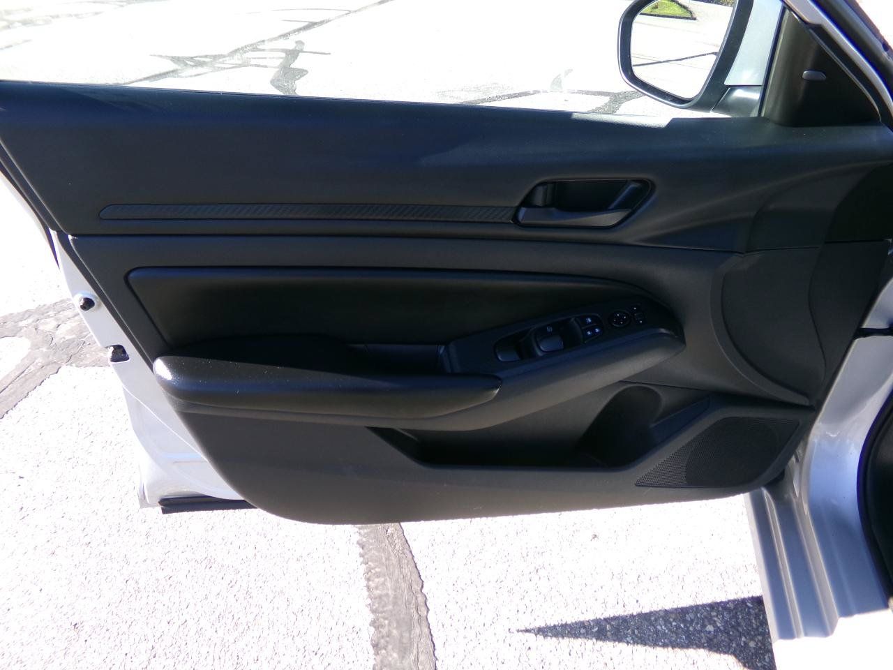 Used 2023 Nissan Altima 2.5 S FWD image 5