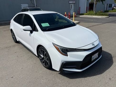 Used 2020 Toyota Corolla SE FWD image 2
