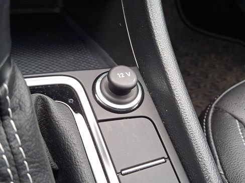 Used 2021 Volkswagen Jetta SE w/ SE Cold Weather Package image 25