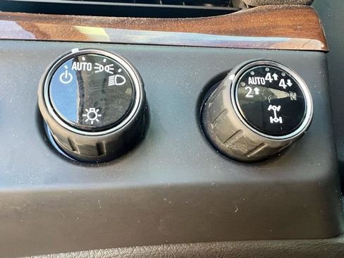 Used 2020 Cadillac Escalade Luxury AWD/4WD image 16