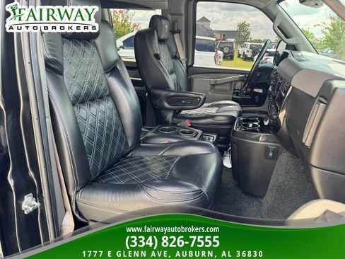 Used 2021 Chevrolet Express 2500 w/ Enhanced Convenience Package RWD image 11