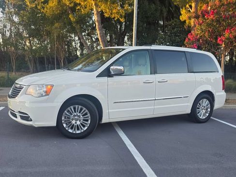 Used 2012 Chrysler Town & Country Limited w/ Luxury Group FWD image 46