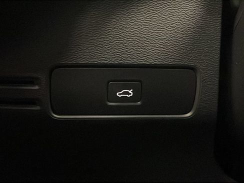 Used 2024 Volvo XC40 B5 Core w/ Protection Package Premier AWD/4WD image 31