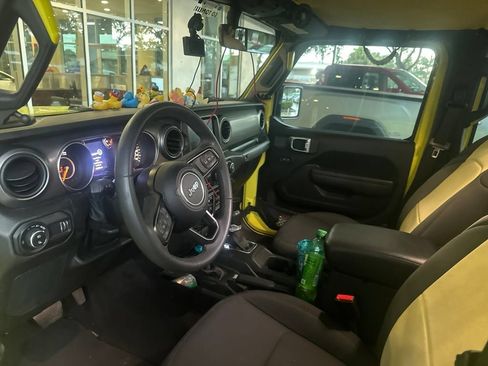 Used 2023 Jeep Gladiator Sport AWD/4WD image 2