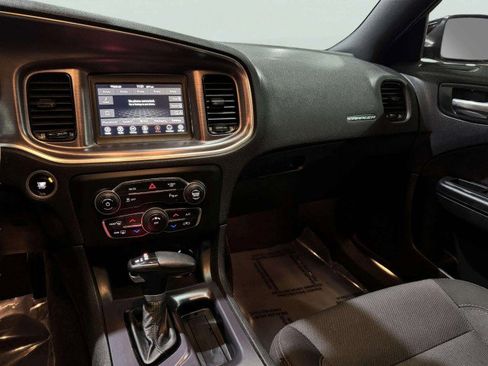 Used 2018 Dodge Charger SXT w/ Blacktop Package image 39