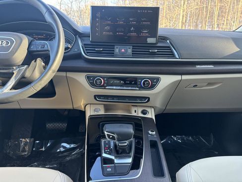 Used 2024 Audi Q5 Premium w/ Convenience Package image 36