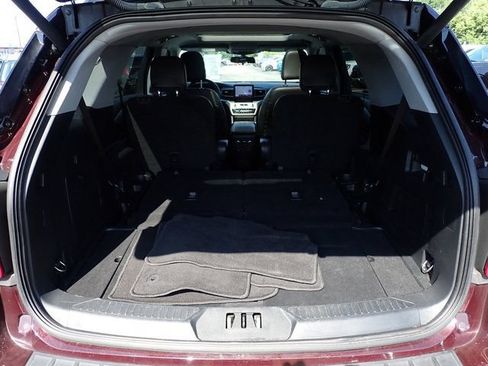 Used 2023 Ford Explorer XLT w/ Equipment Group 202A AWD/4WD image 8