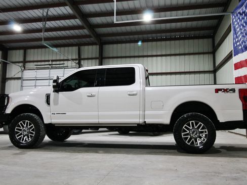 Used 2019 Ford F250 Lariat w/ Lariat Ultimate Package AWD/4WD image 6