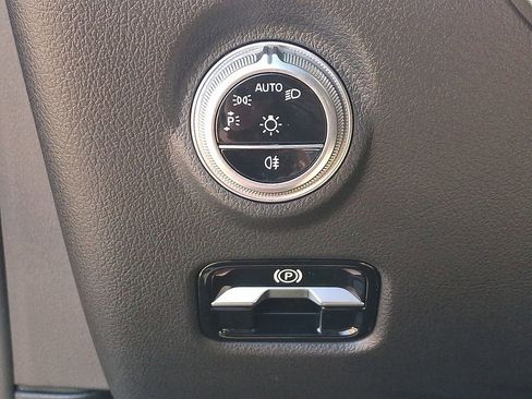 Used 2025 Mercedes-Benz C 300 4MATIC Sedan image 23