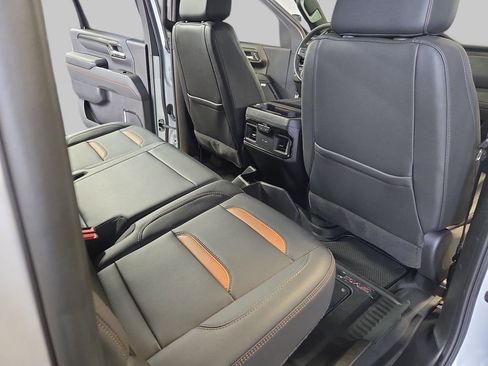 Used 2024 GMC Sierra 2500 AT4 w/ AT4 Preferred Package image 12