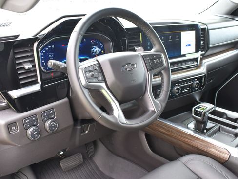 Used 2023 Chevrolet Silverado 1500 LT Trail Boss w/ LT Trail Boss Premium Package image 19