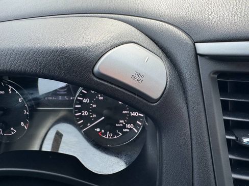 Used 2018 Nissan Pathfinder SL image 52