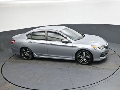 Used 2017 Honda Accord Sport image 25