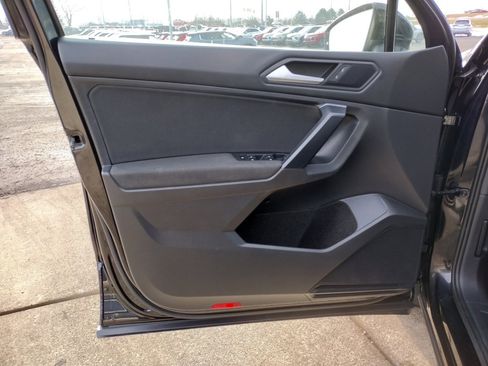 Used 2021 Volkswagen Tiguan S image 19