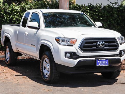 Used 2021 Toyota Tacoma SR5 RWD image 3