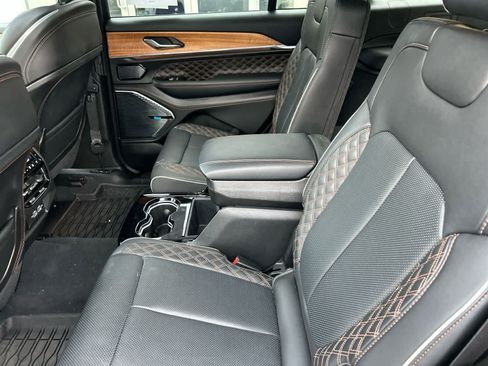 Used 2025 Jeep Grand Cherokee L Summit AWD/4WD image 9