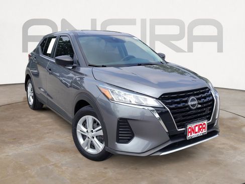 Used 2023 Nissan Kicks S FWD image 7