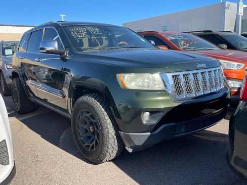 Used 2011 Jeep Grand Cherokee Overland image 2