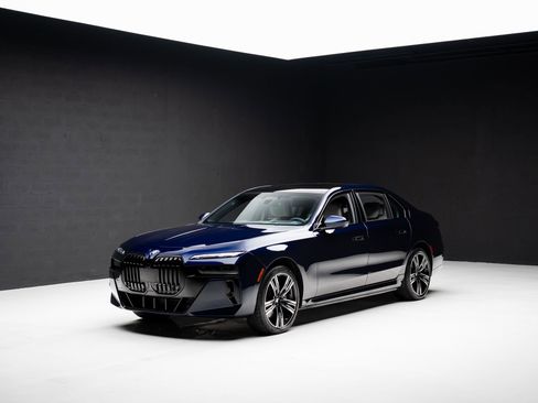 Used 2023 BMW i7 xDrive60 image 5