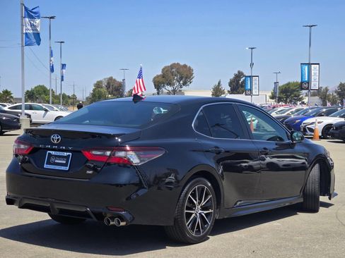 Used 2023 Toyota Camry SE FWD image 7