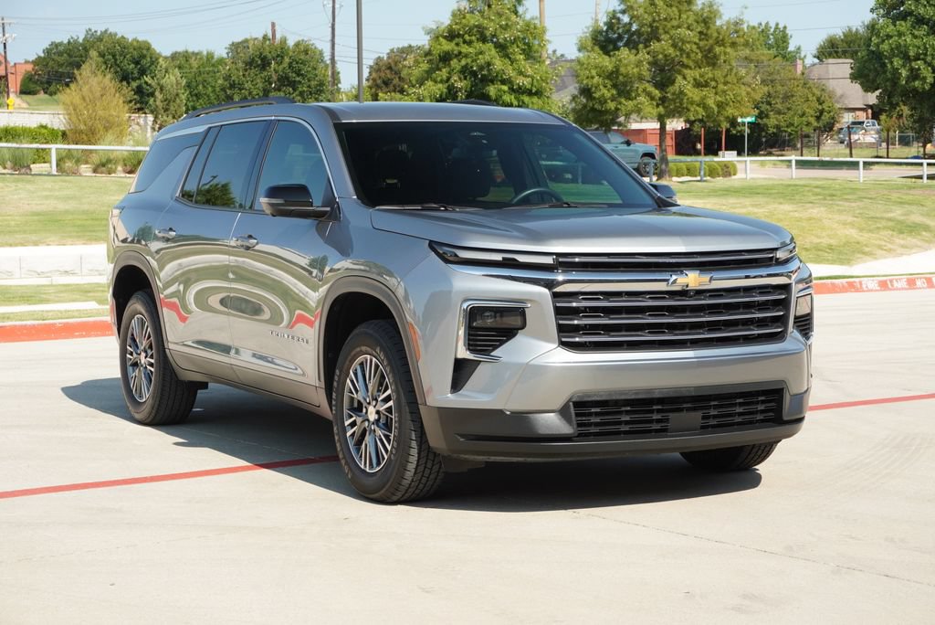 Used 2024 Chevrolet Traverse LT FWD image 7