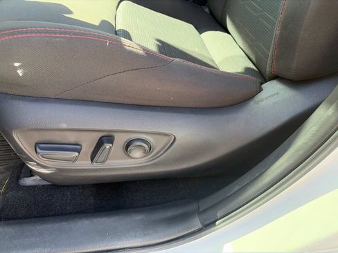 Used 2025 Toyota RAV4 SE AWD/4WD image 11
