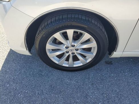 Used 2014 Toyota Venza XLE image 17